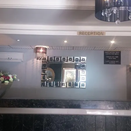 Tasiana Star Aparthotel 3*