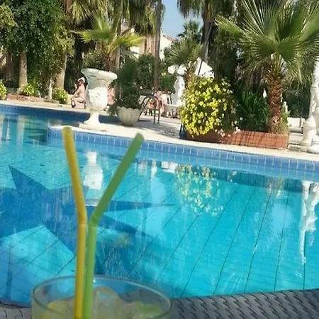 Tasiana Star Aparthotel 3*
