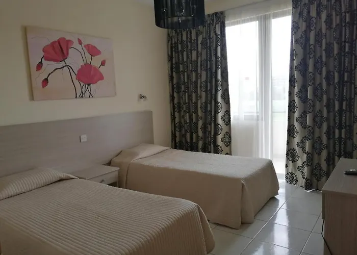 Tasiana Star Aparthotel 3*