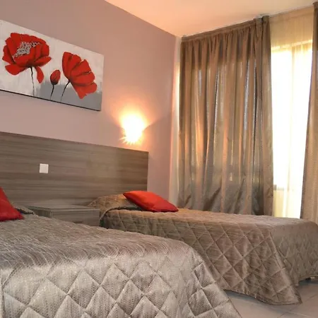 アパートホテル Tasiana Star 3*