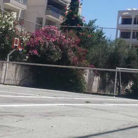 アパートホテル Tasiana Star 3*